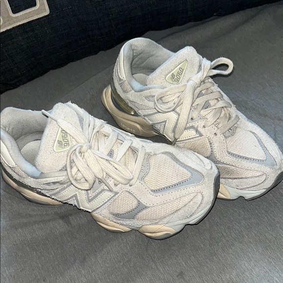 9060 New Balance Cream Athletic Shoes - Picture 1 of 9